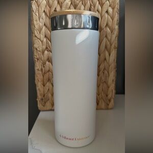 Sleek White‎ Kroma Shaker